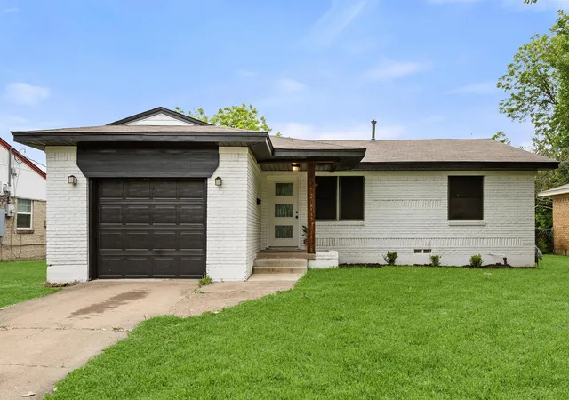 Photo 1 of Sale Pending at 1710 Western Park Dr, Dallas, TX 75211 | MLS# 21250892 | Listing updated on 2026-09-30