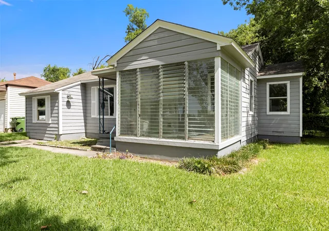 Photo 3 of Single family home for sale at 1513 Davis Blvd, Garland, TX 75042 | MLS# 21251258 | Listing updated on 2026-07-31
