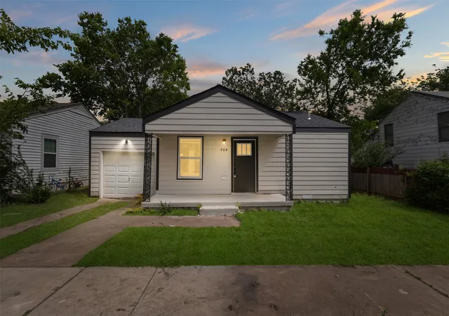 Photo 2 of Sale Pending at 904 W Anthony St, Fort Worth, TX 76115 | MLS# 21180226 | Listing updated on 2026-09-08