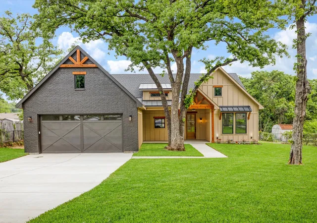 Photo 1 of Sale Pending at 314 W Mistletoe Dr, Kennedale, TX 76060 | MLS# 21251329 | Listing updated on 2026-07-31