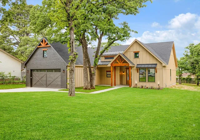 Photo 3 of Sale Pending at 314 W Mistletoe Dr, Kennedale, TX 76060 | MLS# 21251329 | Listing updated on 2026-07-31