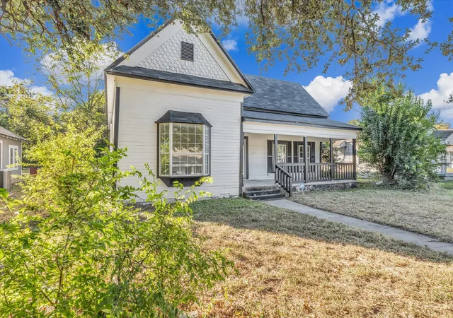 Photo 3 of Single family home for sale at 2524 Mcferrin Ave, Waco, TX 76708 | MLS# 21251590 | Listing updated on 2026-09-18