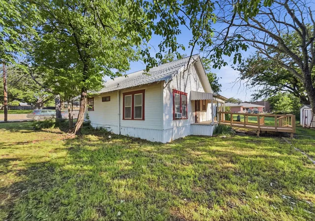 Photo 3 of Single family home for sale at 908 S Rice St, Hamilton, TX 76531 | MLS# 21251697 | Listing updated on 2026-09-11