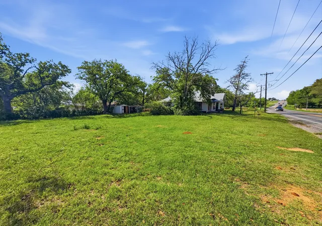 Photo 3 of Single family home for sale at 908 S Rice St, Hamilton, TX 76531 | MLS# 21251697 | Listing updated on 2026-09-11