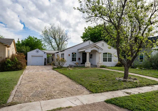 Photo 2 of Single family home for sale at 1004 N 7th St, Ballinger, TX 76821 | MLS# 21249595 | Listing updated on 2026-09-24