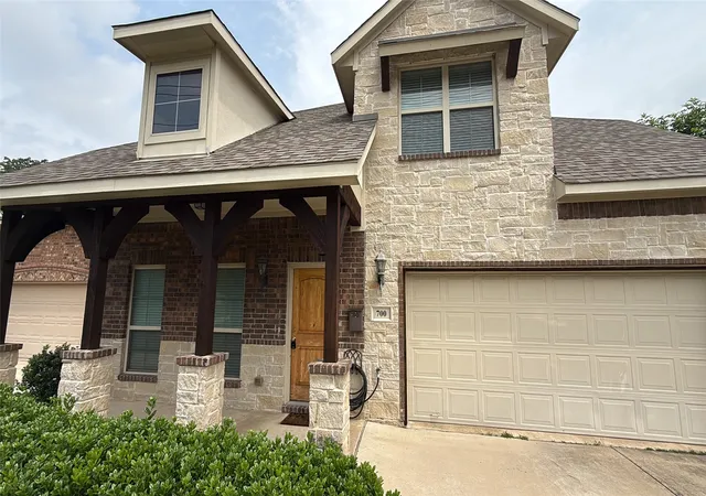 Photo 2 of Sale Pending at 700 N Irving Heights Dr, Irving, TX 75061 | MLS# 21251990 | Listing updated on 2026-07-30