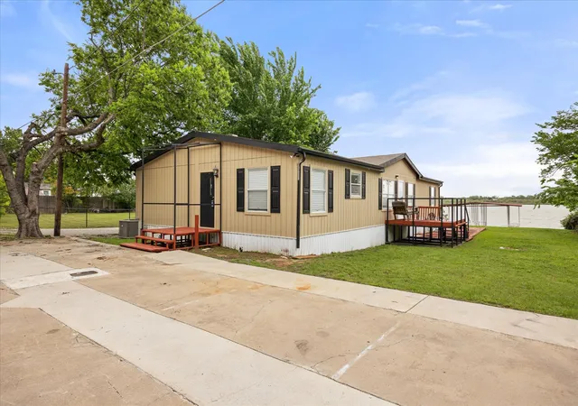 Photo 1 of Single family home for sale at 5821 Parkside Ct, Granbury, TX 76048 | MLS# 21249656 | Listing updated on 2026-09-12