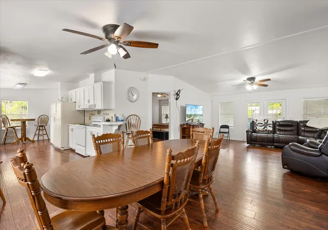 Photo 4 of Single family home for sale at 5821 Parkside Ct, Granbury, TX 76048 | MLS# 21249656 | Listing updated on 2026-10-05