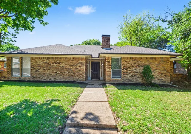 Photo 2 of Sale Pending at 3109 Parkside Dr, Plano, TX 75075 | MLS# 21251736 | Listing updated on 2026-07-31