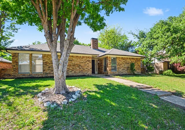 Photo 3 of Sale Pending at 3109 Parkside Dr, Plano, TX 75075 | MLS# 21251736 | Listing updated on 2026-07-31