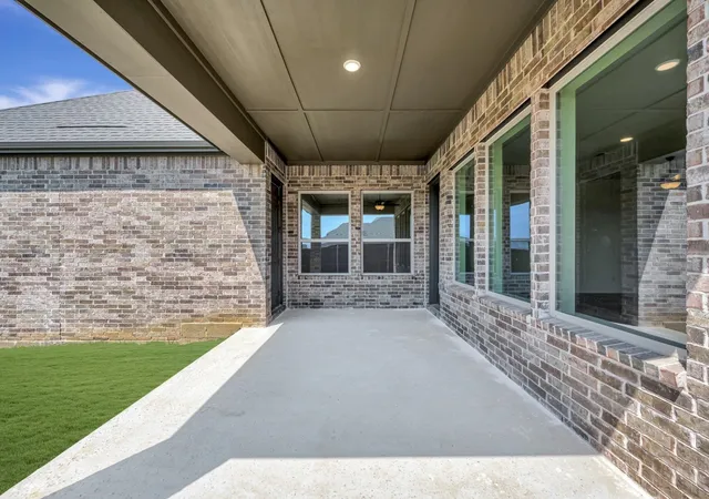Photo 2 of Single family home for sale at 2120 Spotted Fawn Dr, Arlington, TX 76005 | MLS# 21252214 | Listing updated on 2026-10-04
