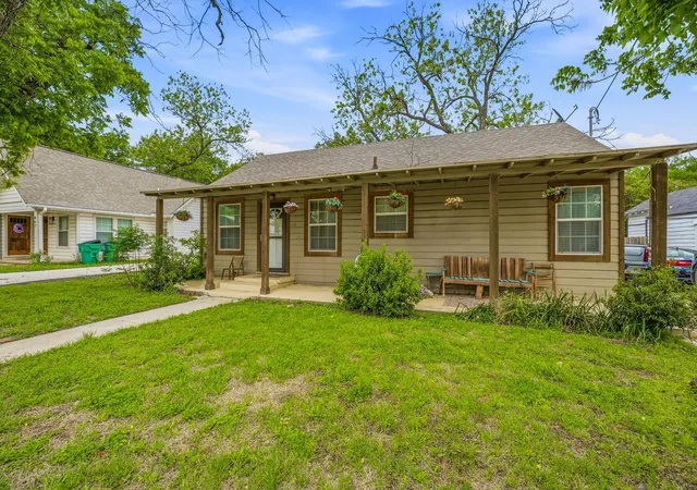 Photo 1 of Single family home for sale at 845 N Ollie St, Stephenville, TX 76401 | MLS# 21249983 | Listing updated on 2026-07-31