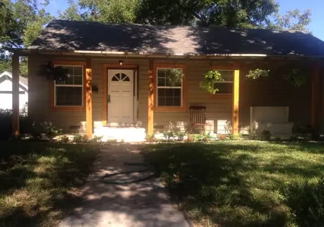 Photo 2 of Single family home for sale at 845 N Ollie St, Stephenville, TX 76401 | MLS# 21249983 | Listing updated on 2026-07-31