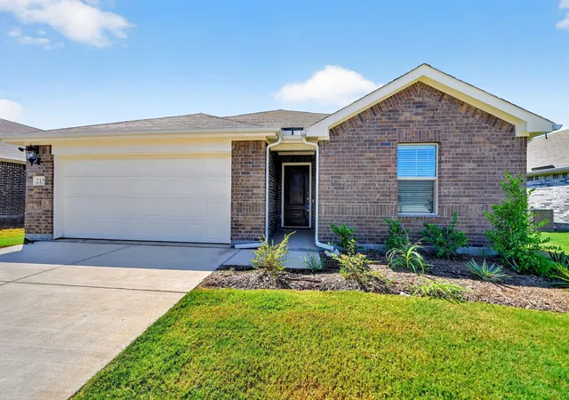 Photo 1 of Single family home for sale at 215 Teton St, Greenville, TX 75402 | MLS# 21252285 | Listing updated on 2026-09-24