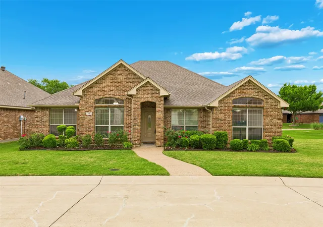 Photo 2 of Single family home for sale at 110 Crestway Dr #29, Cedar Hill, TX 75104 | MLS# 21252172 | Listing updated on 2026-09-14