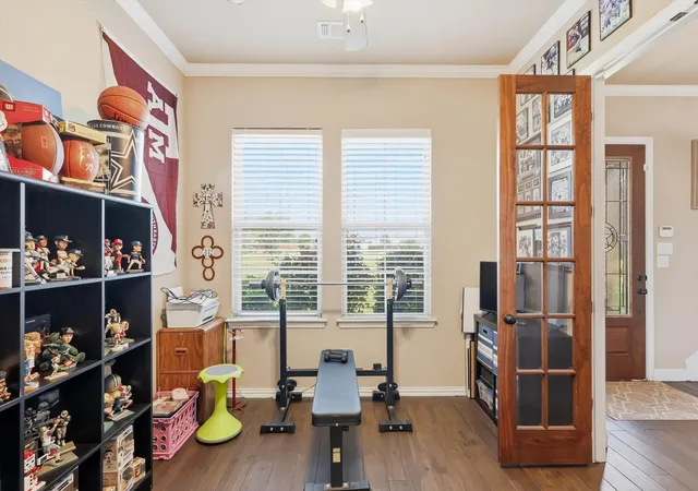Photo 4 of Single family home for sale at 160 Kelly Dr, Waxahachie, TX 75167 | MLS# 21252953 | Listing updated on 2026-09-12