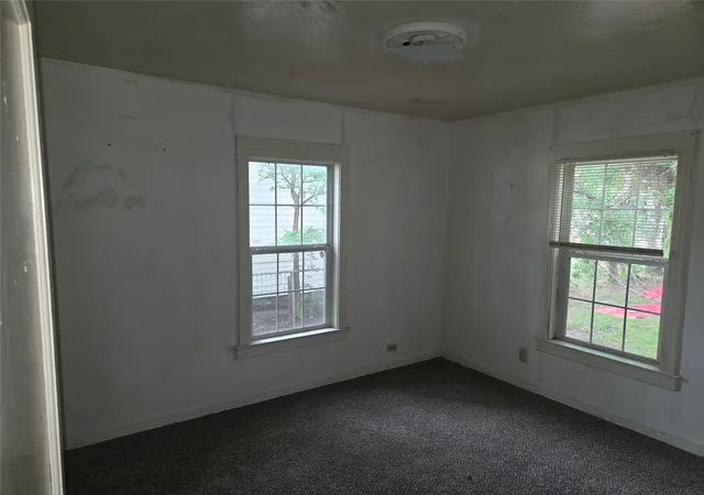 Photo 4 of Single family home for sale at 1805 Mill St, Gainesville, TX 76240 | MLS# 21253023 | Listing updated on 2026-10-02