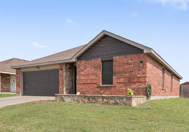 Photo 2 of Single family home for sale at 317 Quail Crossing Dr, Sanger, TX 76266 | MLS# 21242789 | Listing updated on 2026-09-09