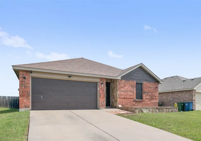 Photo 3 of Single family home for sale at 317 Quail Crossing Dr, Sanger, TX 76266 | MLS# 21242789 | Listing updated on 2026-09-09