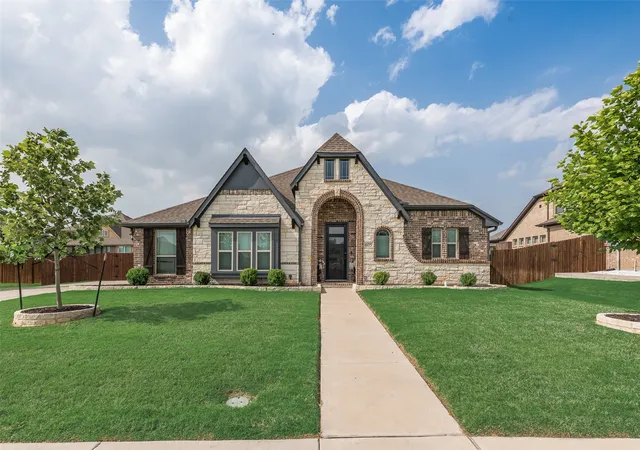 Photo 1 of Single family home for sale at 605 Dusty Glen Trl, Midlothian, TX 76065 | MLS# 21253223 | Listing updated on 2026-09-13