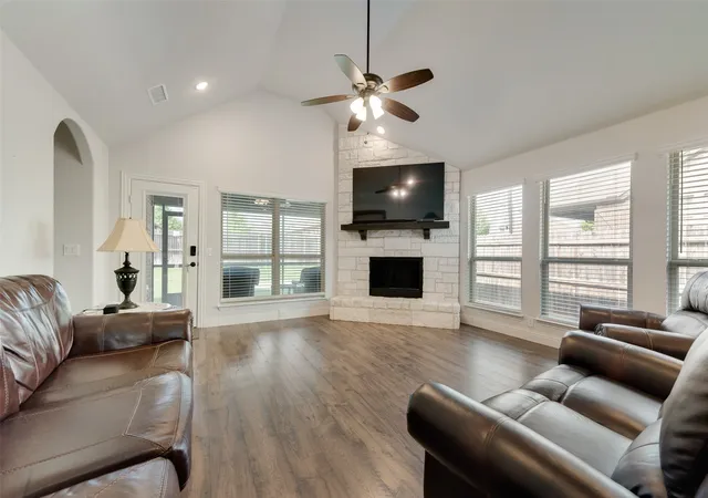 Photo 3 of Single family home for sale at 605 Dusty Glen Trl, Midlothian, TX 76065 | MLS# 21253223 | Listing updated on 2026-09-13
