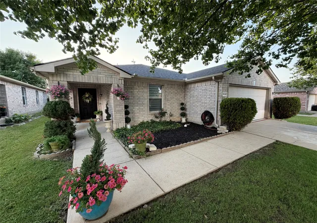 Photo 1 of Single family home for sale at 1632 Crown Point Dr, Frisco, TX 75036 | MLS# 21253335 | Listing updated on 2026-09-10