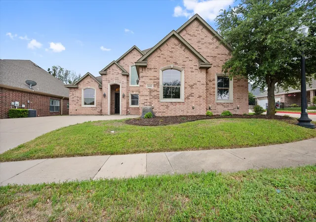 Photo 2 of Single family home for sale at 9029 Reata West Dr, Benbrook, TX 76126 | MLS# 21253419 | Listing updated on 2026-07-29