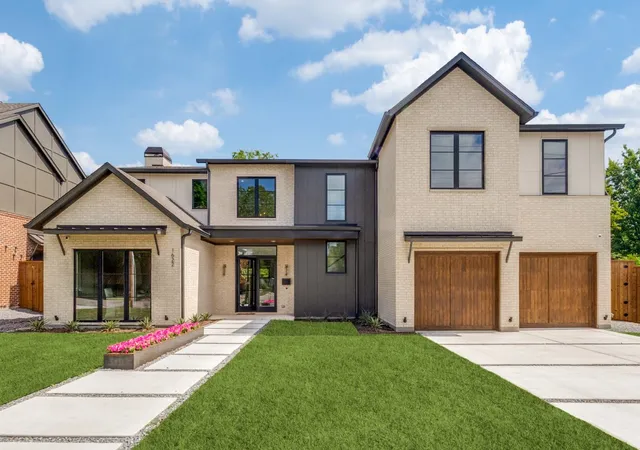 Photo 1 of Single family home for sale at 1622 Old Gate Ln, Dallas, TX 75218 | MLS# 21253022 | Listing updated on 2026-09-14