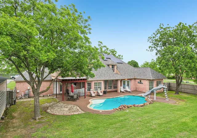 Photo 3 of Single family home for sale at 1252 Orchard Ln, Ennis, TX 75119 | MLS# 21252993 | Listing updated on 2026-09-10