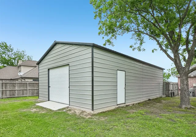 Photo 4 of Single family home for sale at 1252 Orchard Ln, Ennis, TX 75119 | MLS# 21252993 | Listing updated on 2026-09-10