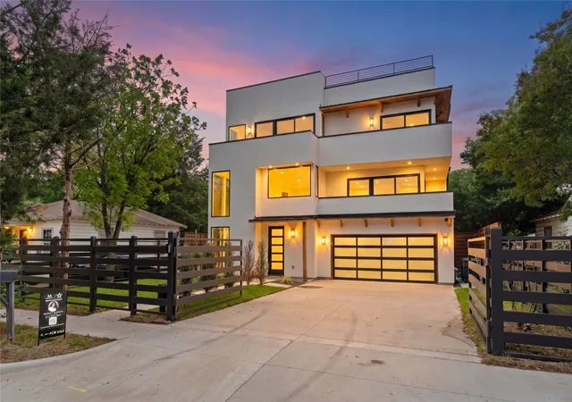 Photo 1 of Single family home for sale at 3321 Coronet Blvd, Dallas, TX 75212 | MLS# 21251131 | Listing updated on 2026-07-29