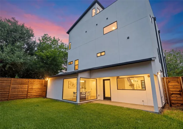 Photo 2 of Single family home for sale at 3321 Coronet Blvd, Dallas, TX 75212 | MLS# 21251131 | Listing updated on 2026-07-29