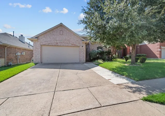 Photo 1 of Sale Pending at 5813 Fathom Dr, Fort Worth, TX 76135 | MLS# 21253607 | Listing updated on 2026-09-11