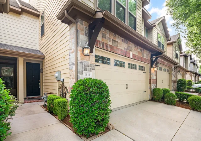 Photo 2 of Townhouse for sale at 1619 Southwestern Dr, Allen, TX 75013 | MLS# 21248645 | Listing updated on 2026-09-11
