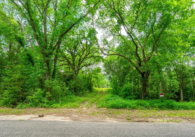 Photo 3 of Sale Pending at 855 N Prairieville St, Athens, TX 75751 | MLS# 21254184 | Listing updated on 2026-09-08