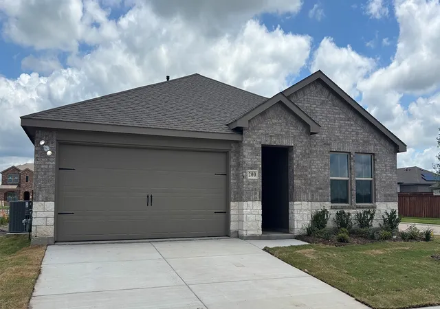 Photo 1 of Sale Pending at 200 Bandit Trl, Terrell, TX 75160 | MLS# 21254858 | Listing updated on 2026-09-21
