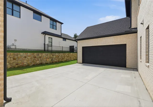 Photo 4 of Single family home for sale at 145 Sawgrass Dr, Rockwall, TX 75032 | MLS# 21254792 | Listing updated on 2026-09-20