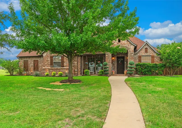 Photo 2 of Single family home for sale at 1561 Saint Andrews Dr, Red Oak, TX 75154 | MLS# 21253987 | Listing updated on 2026-09-08