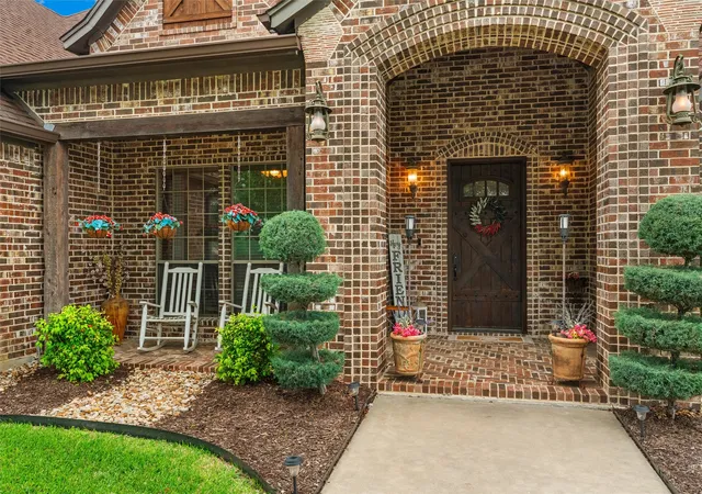 Photo 4 of Single family home for sale at 1561 Saint Andrews Dr, Red Oak, TX 75154 | MLS# 21253987 | Listing updated on 2026-09-08
