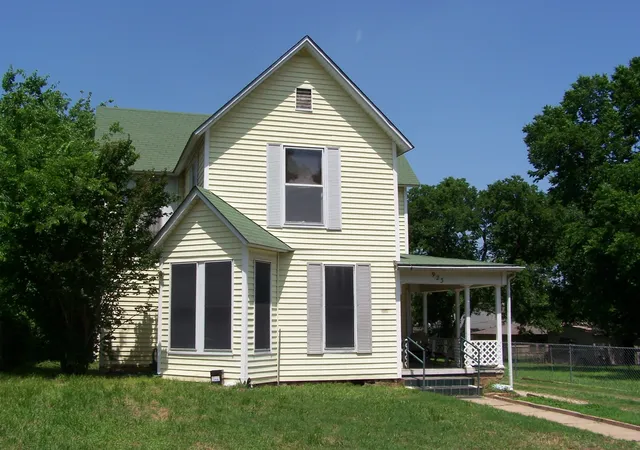 Photo 1 of Single family home for sale at 923 Nelson St, Denison, TX 75020 | MLS# 21254981 | Listing updated on 2026-09-25