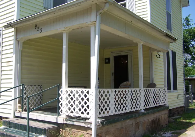 Photo 2 of Single family home for sale at 923 Nelson St, Denison, TX 75020 | MLS# 21254981 | Listing updated on 2026-09-25