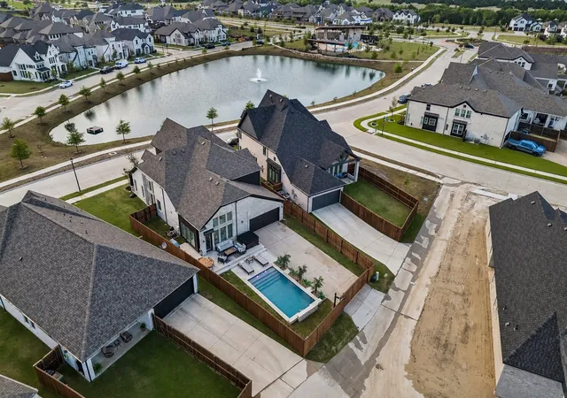 Photo 3 of Single family home for sale at 511 Grand Oak Dr, Royse City, TX 75189 | MLS# 21242700 | Listing updated on 2026-09-30