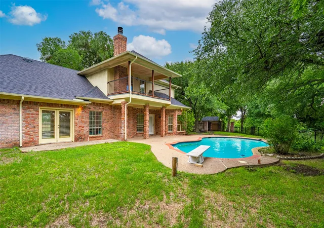 Photo 3 of Single family home for sale at 137 Lakeview Dr, Aledo, TX 76008 | MLS# 21253770 | Listing updated on 2026-09-30