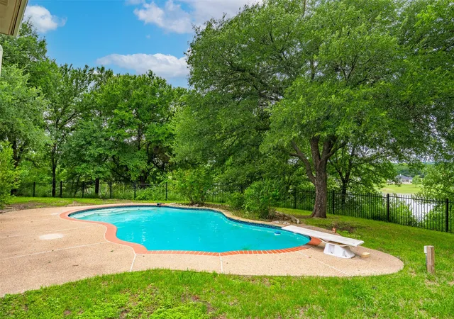 Photo 2 of Single family home for sale at 137 Lakeview Dr, Aledo, TX 76008 | MLS# 21253770 | Listing updated on 2026-09-30