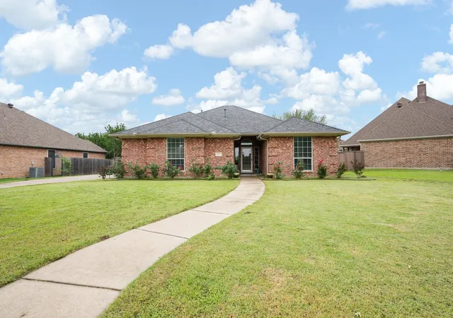 Photo 1 of Sale Pending at 1617 Spencer Ln, Cleburne, TX 76033 | MLS# 21252402 | Listing updated on 2026-09-11