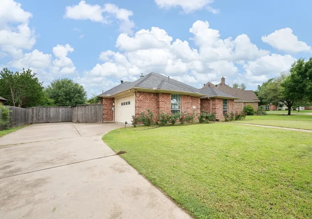 Photo 3 of Sale Pending at 1617 Spencer Ln, Cleburne, TX 76033 | MLS# 21252402 | Listing updated on 2026-09-11
