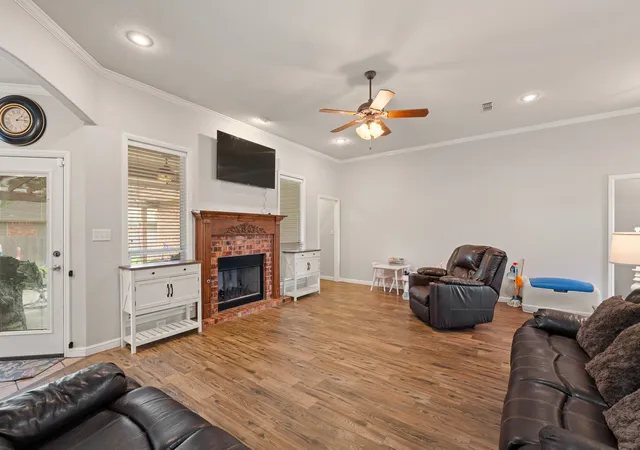 Photo 4 of Sale Pending at 1617 Spencer Ln, Cleburne, TX 76033 | MLS# 21252402 | Listing updated on 2026-09-11