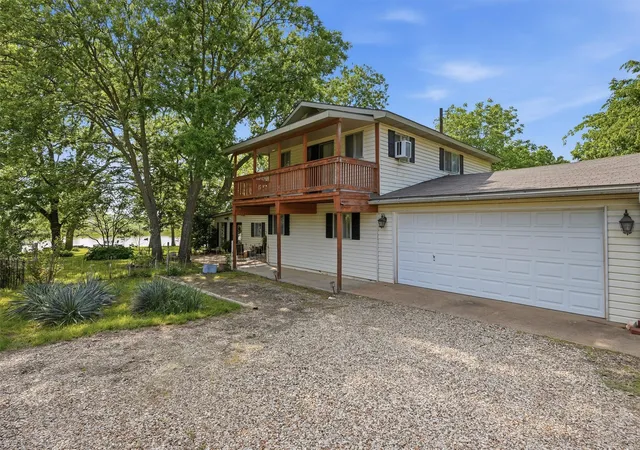 Photo 3 of Single family home for sale at 5106 Gibson Ct, Granbury, TX 76049 | MLS# 21233281 | Listing updated on 2026-09-12