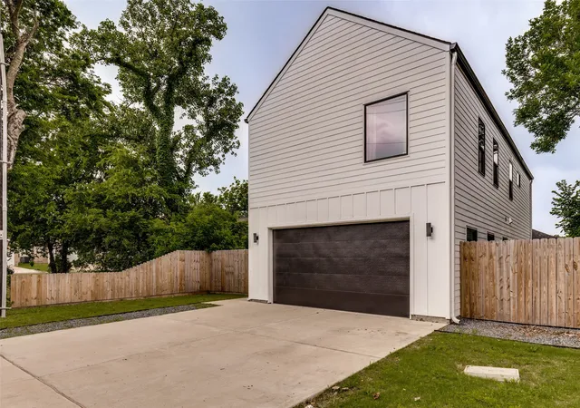 Photo 1 of Single family home for sale at 3308 Houston St, Greenville, TX 75401 | MLS# 21253461 | Listing updated on 2026-09-11