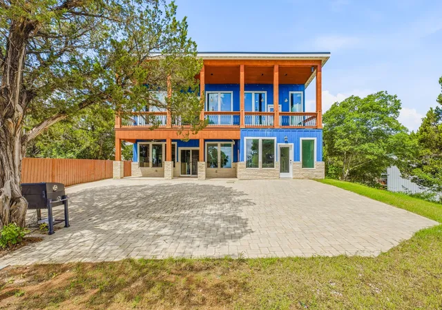 Photo 2 of Single family home for sale at 4945 Peachtree Cir, Granbury, TX 76048 | MLS# 21251778 | Listing updated on 2026-09-09